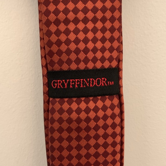 Gryffindor Neck Tie Harry Potter NEW - Picture 4 of 5